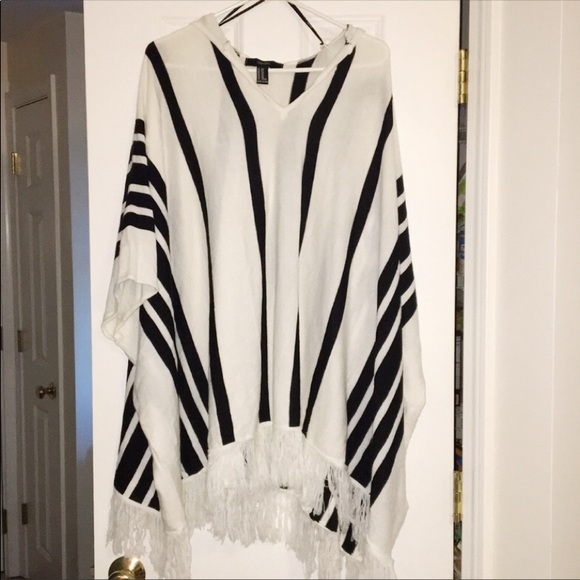 Forever 21 Sweaters - EUC Hooded oversized fringed poncho *M/L